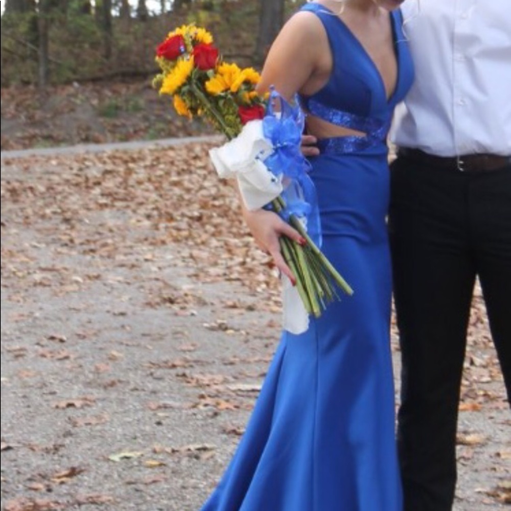 2016 sherri hill size 2